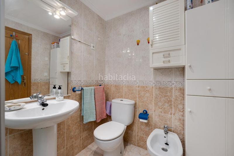 Foto 0a1ea942-f57f-4c08-b1b5-b9f503c334fc. Apartamento  de 2 dormitorios con vistas laterales al mar a 200m de la playa en Torrevieja