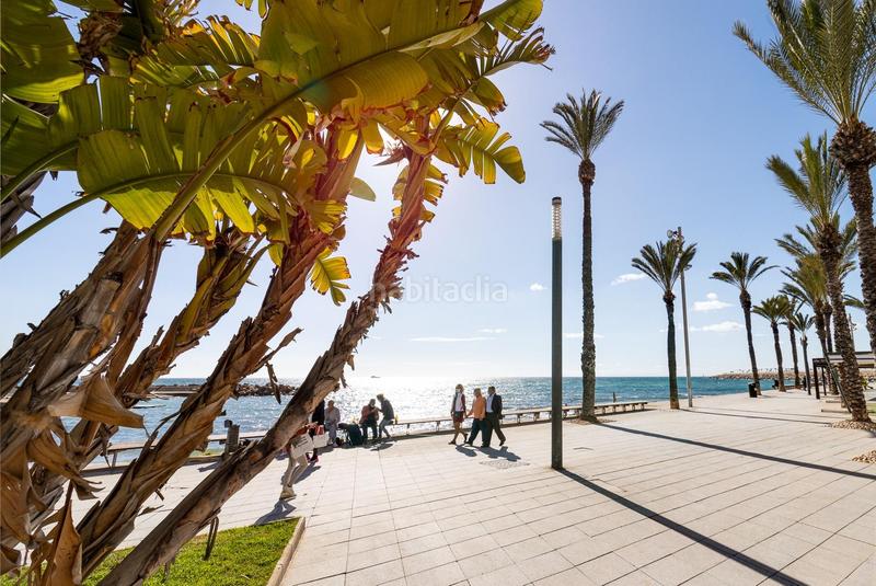 Foto 12426c67-60a9-4a91-a1bc-699eb918632c. Apartamento  de 2 dormitorios con vistas laterales al mar a 200m de la playa en Torrevieja