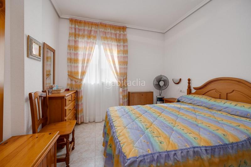 Foto 28a7925d-ddc1-4132-802b-557805f160f9. Apartamento  de 2 dormitorios con vistas laterales al mar a 200m de la playa en Torrevieja