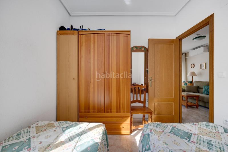 Foto 2b7c08a8-9472-4d78-904e-493e9ccd27b1. Apartamento  de 2 dormitorios con vistas laterales al mar a 200m de la playa en Torrevieja