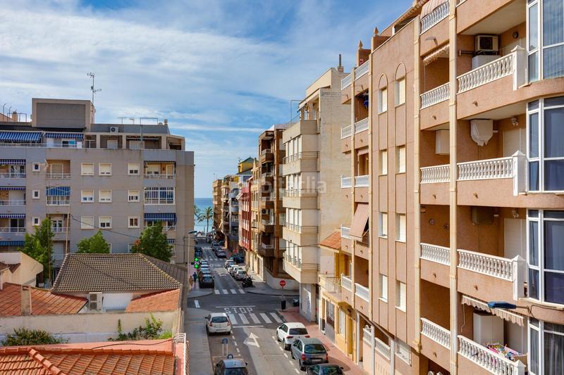 Foto 3093320f-56a5-464f-a01b-6579efdbc138. Apartamento  de 2 dormitorios con vistas laterales al mar a 200m de la playa en Torrevieja