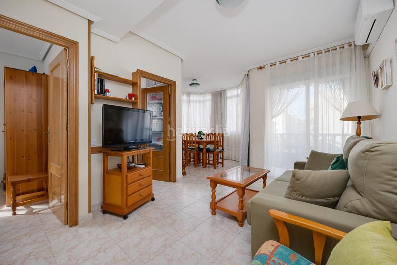 Foto 384d65ea-d7fd-4026-8f98-b202920e2e0a. Apartamento  de 2 dormitorios con vistas laterales al mar a 200m de la playa en Torrevieja