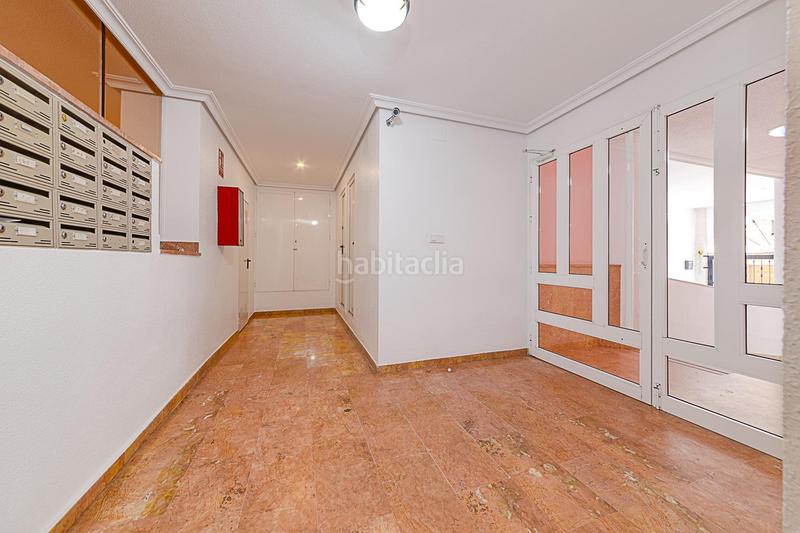 Foto 41cd6745-72ce-4477-81b1-124d970e77f2. Apartamento  de 2 dormitorios con vistas laterales al mar a 200m de la playa en Torrevieja