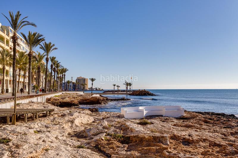 Foto 471e1663-923a-4d80-8021-1acf01f9e25a. Apartamento  de 2 dormitorios con vistas laterales al mar a 200m de la playa en Torrevieja
