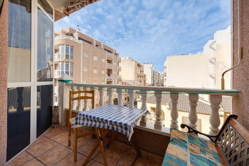 Foto 5bc9554e-46ba-4e14-a887-42e6417193b3. Apartamento  de 2 dormitorios con vistas laterales al mar a 200m de la playa en Torrevieja