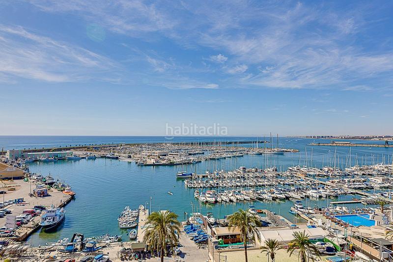 Foto 7073d9bf-8ec9-4061-8520-acd44a528ca6. Apartamento  de 2 dormitorios con vistas laterales al mar a 200m de la playa en Torrevieja