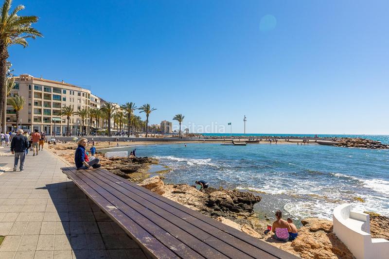 Foto 78e15725-8d70-4c52-a9b8-309262f19090. Apartamento  de 2 dormitorios con vistas laterales al mar a 200m de la playa en Torrevieja
