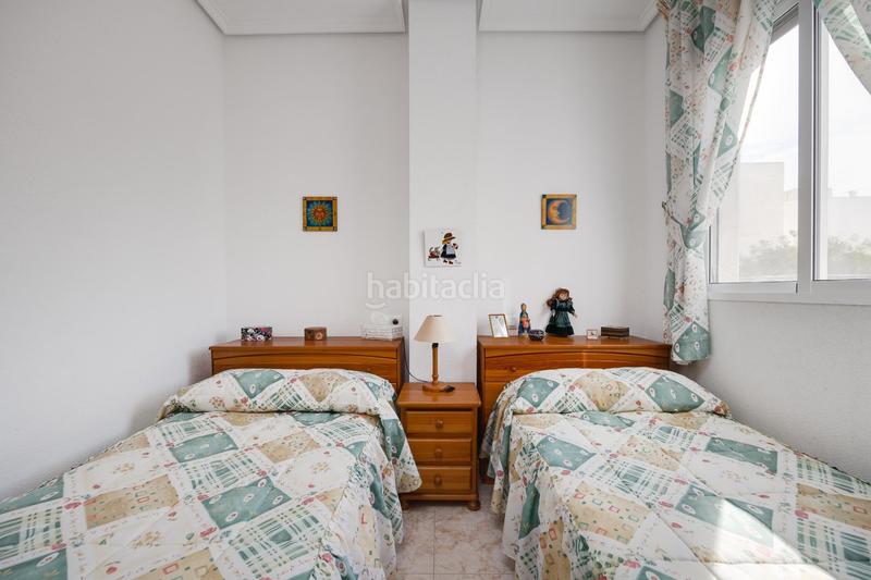 Foto 814227c8-ba4a-4e37-ae31-83c2102935da. Apartamento  de 2 dormitorios con vistas laterales al mar a 200m de la playa en Torrevieja