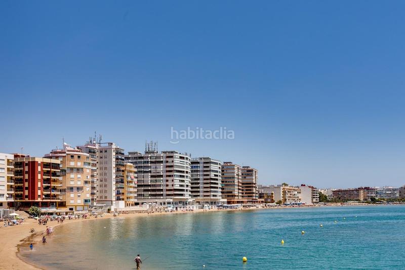 Foto 8f5e49a8-37bd-4322-b557-409c8c645f78. Apartamento  de 2 dormitorios con vistas laterales al mar a 200m de la playa en Torrevieja