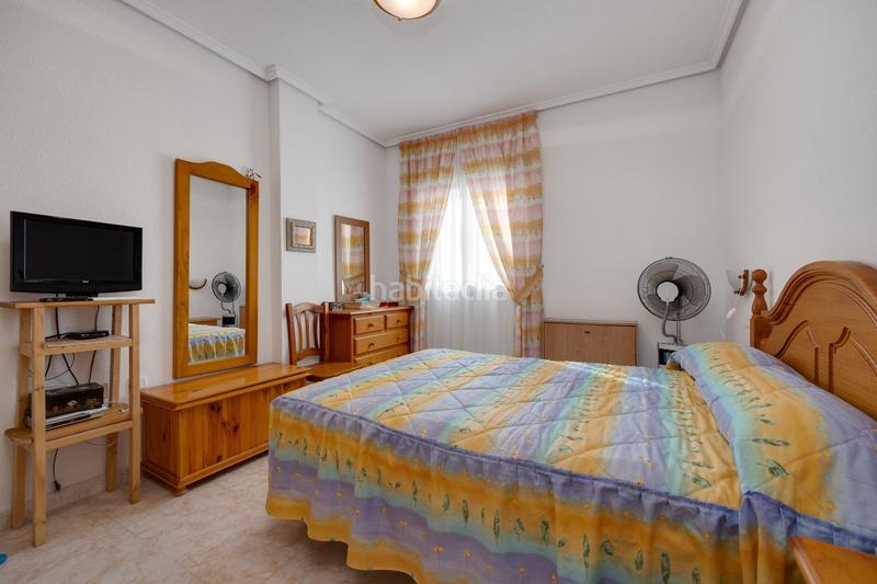 Foto abea2046-742f-47d2-aec7-7d1e266269a9. Apartamento  de 2 dormitorios con vistas laterales al mar a 200m de la playa en Torrevieja