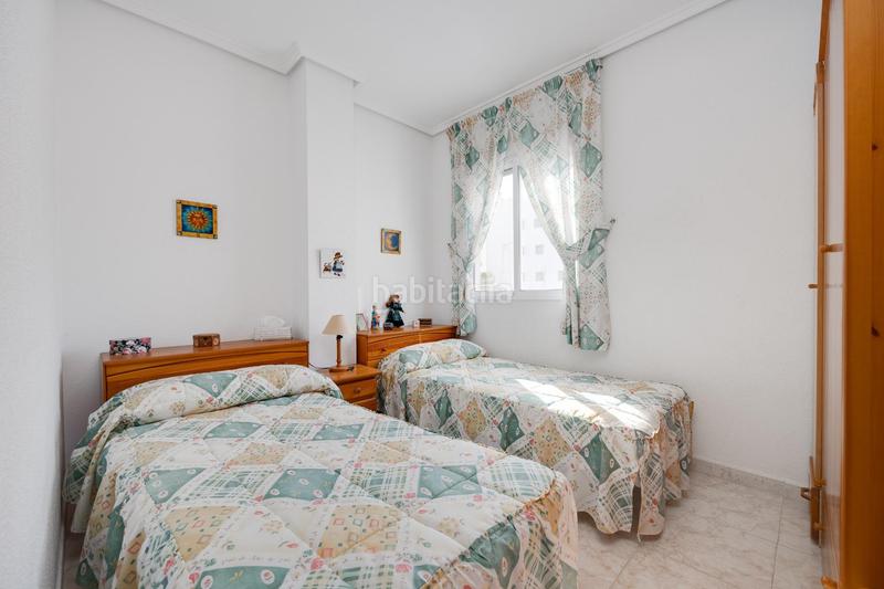 Foto cf66c10e-6889-4213-8bc2-842cb6d873ef. Apartamento  de 2 dormitorios con vistas laterales al mar a 200m de la playa en Torrevieja