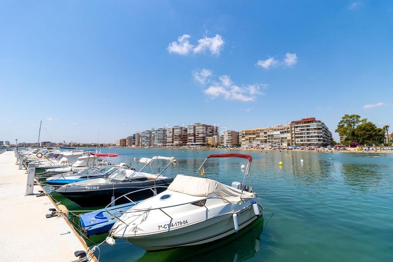 Foto dfa9eef4-29db-448c-b101-f203ec2743d1. Apartamento  de 2 dormitorios con vistas laterales al mar a 200m de la playa en Torrevieja