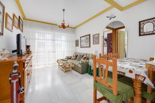 Appartement à Calle la sal 18. Apartamento de dos dormitorios en playa de los locos y con garaj