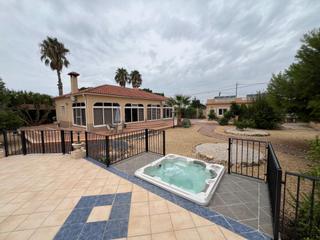 Chalet à Dolores. Encantadora villa con estudio independiente en dolores, una prop