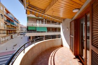 Apartament a Avenida gregorio marañon 54. Apartamento de tres dormitorios a 100 metros de la playa del ace