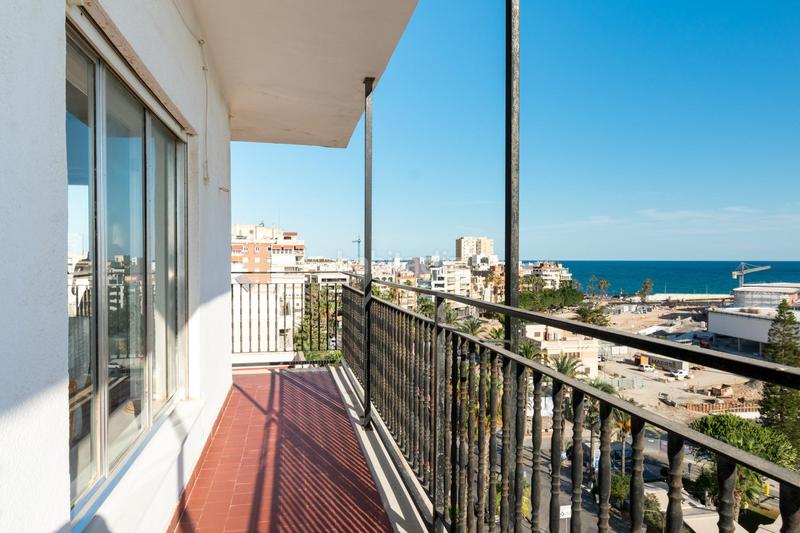 Foto 18406696-3545-4aa8-915c-b6274bd50663. Apartment in jose martinez ruiz-azorin 1 in Centro - Muelle Pesquero Torrevieja