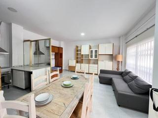 Estudi  Calle estocolmo 15. Local comercial utilizado como vivienda con escaparate amplio y