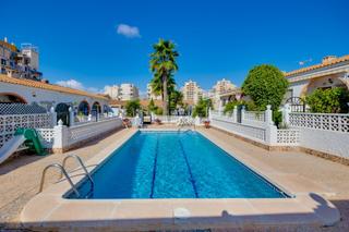 Casa adosada  Calle marcelina. Acogedor bungalow en planta baja en torrevieja, listo para entra