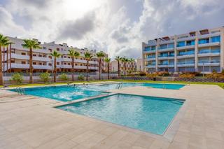 Piccolo appartamento in Villamartín-Las Filipinas. Apartamento totalmente nuevo de 2 dormitorios y jardin propio en