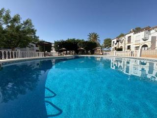 Casa a Villamartín-Las Filipinas. Bungalow planta baja con vistas despejadas, piscina y jardín