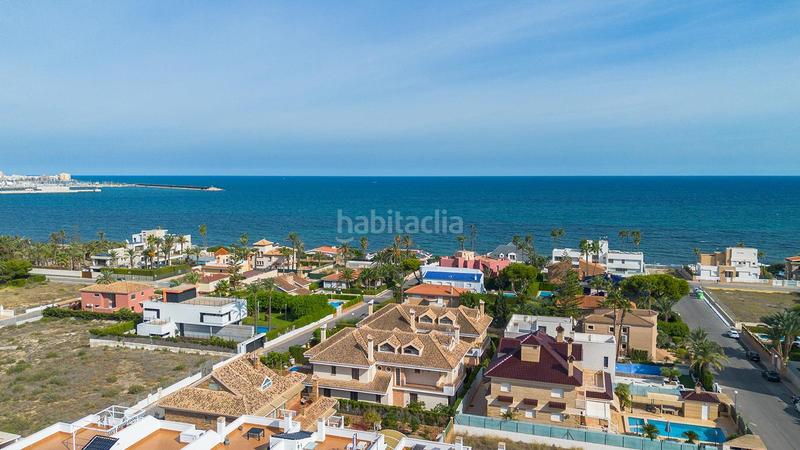 Foto da8eb1cc-272a-4b99-8a1c-a04d8e7d74fa. Chalet avec parking piscine dans La Veleta Torrevieja