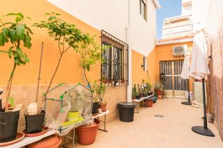 Casa en Jose martinez ruiz-azorin 70. Casa de pueblo en el centro de torrevieja
