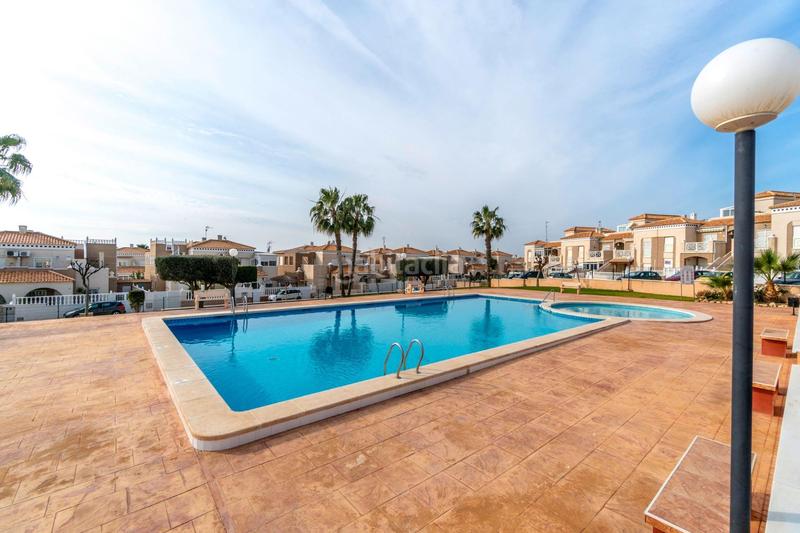 Foto 6e5e62ed-21c9-4803-8daa-e6f0a48c2dec. Duplex con parcheggio piscina in Aguas Nuevas Torrevieja