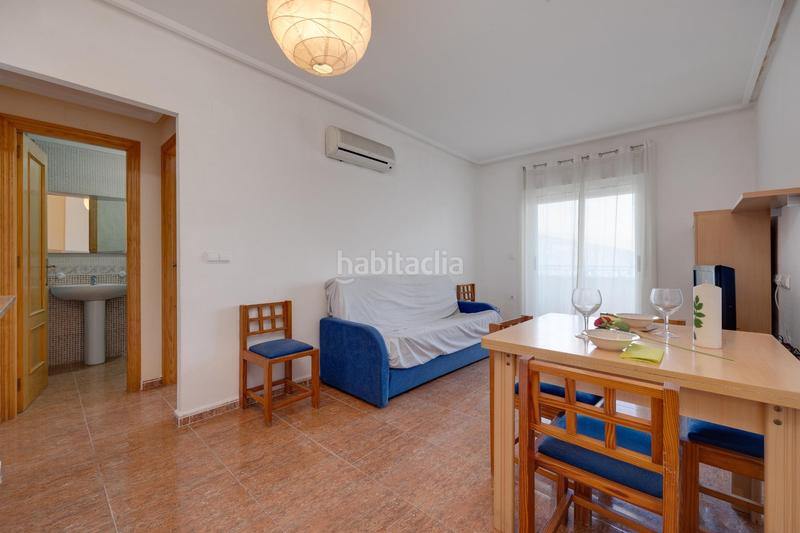 Foto 0ddce915-34c3-4aeb-8d6f-a424786ce927. Apartamento en calle caritas 2 apartamento de dos dormitorios en residencial con piscina en Torrevieja