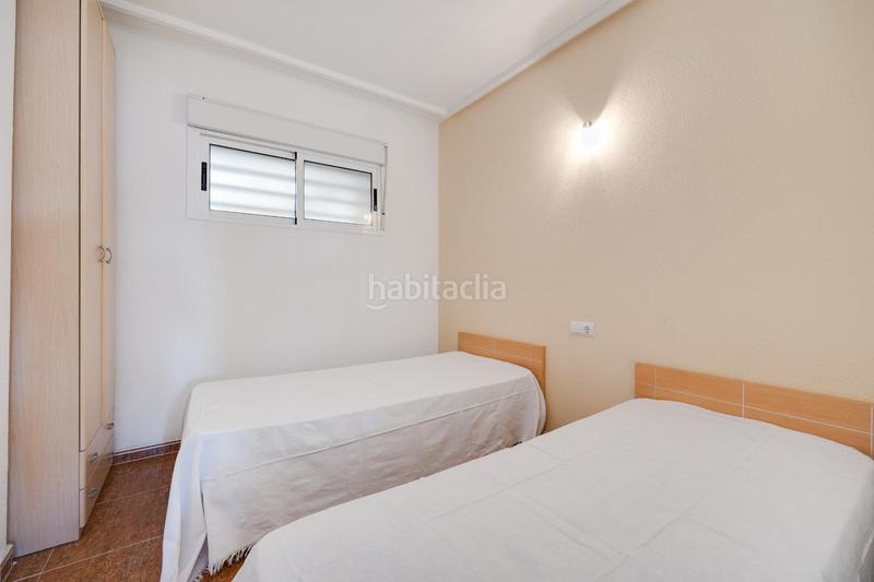 Foto 11ec93c7-7a34-474c-b76a-d49b9cfdbab1. Apartamento en calle caritas 2 apartamento de dos dormitorios en residencial con piscina en Torrevieja