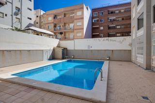 Apartament  Calle los gases 50. Apartamento de 2 dormitorios con piscina comunitaria a 600 metro