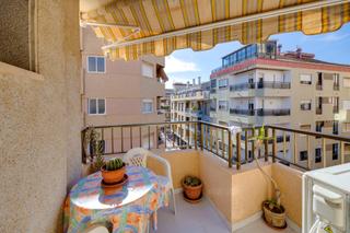 Apartament  Calle gumersindo 49. Piso de 2 dormitorios y 2 baños a 100 metros de las piscinas nat