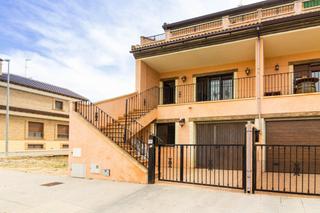 Maison à Benejúzar. Bungalow seminuevo en benejúzar