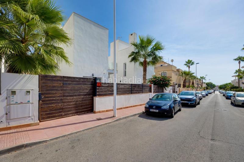 Foto b0062495-89fa-4749-8062-3b7d591907e9. Chalet  independiente con piscina privada en rosaleda, en Torrevieja