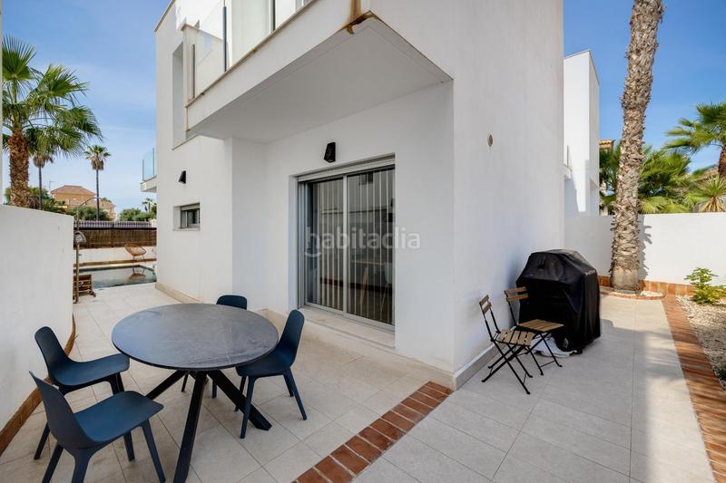 Foto cc25fc98-0a0d-4380-b125-0ec3d9fc8a5b. Chalet  independiente con piscina privada en rosaleda, en Torrevieja