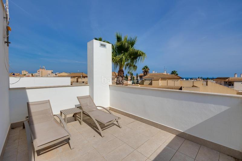 Foto d00c781a-ba08-4dab-a535-23bd94ad99b2. Chalet  independiente con piscina privada en rosaleda, en Torrevieja