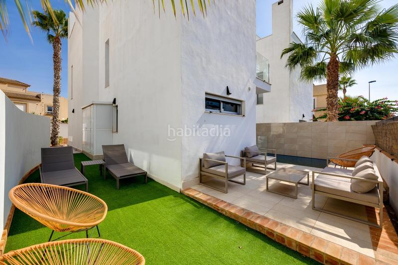 Foto f611bba9-2245-4a18-8b19-1eef9ed11065. Chalet  independiente con piscina privada en rosaleda, en Torrevieja