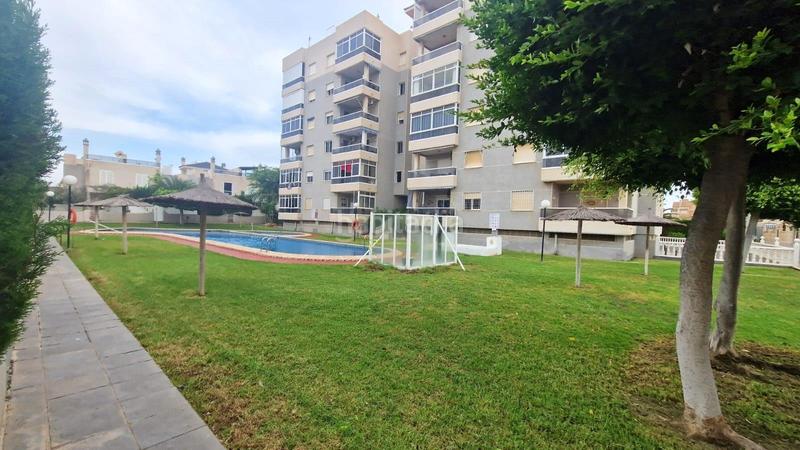 Foto 14adc1b3-382f-4e42-8ac8-6b7d43cee5e7. Semi detached house with heating pool in Aguas Nuevas Torrevieja
