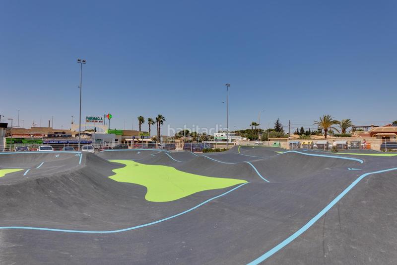 Foto ffcb4c42-c4ba-4cf3-b55b-e140e2c7c43c. Casa a schiera in Zona Carrefour - Urbanizaciones Torrevieja