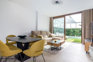 Casa adosada en San Javier. Chalet seminuevo con piscina privada en san javier