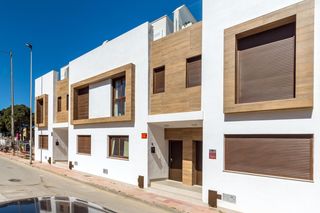 Casa a schiera in San Javier. Chalet seminuevo con piscina privada en san javier