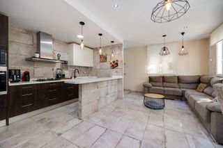 Casa a Parque de las Naciones. Exclusiva vivienda reformada en el corazón de torrevieja con 3 a