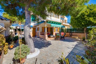 Chalet  Calle calle baco. Chalet de 4 dormitorios en la mata