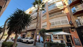 Pis  Calle caballero de rodas. Piso de 135 m2 en pleno centro de torrevieja, junto a la plaza d