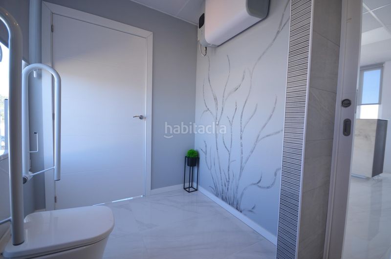 Foto f7b6f8f3-fd4d-46dd-8add-d9b6cbd681c3. Local comercial a Pueblo Bravo Rojales