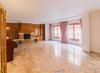 Flat in Callosa de Segura. Impresionante piso con 5 dormitorios y más de 240m2 en callosa d
