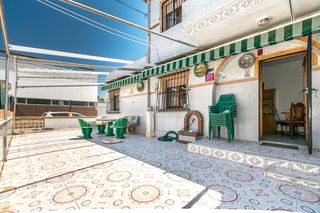 Casa adossada  Calle de ricardo zamora. Adosado en esquina con jardín a 350 m de la playa