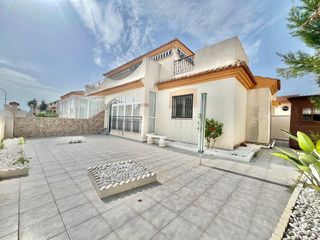 Duplex à Playa Flamenca. Bungalow quad de esquina con solárium en playa flamenca, orihuel