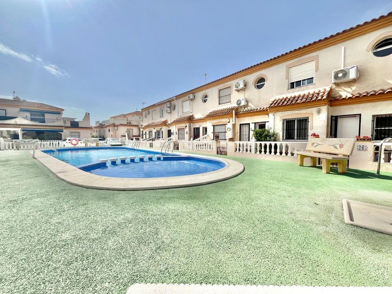 Foto 7d38e2a5-0214-469b-bf1e-51b99825d097. Dúplex amb aparcament piscina a Playa Flamenca Orihuela