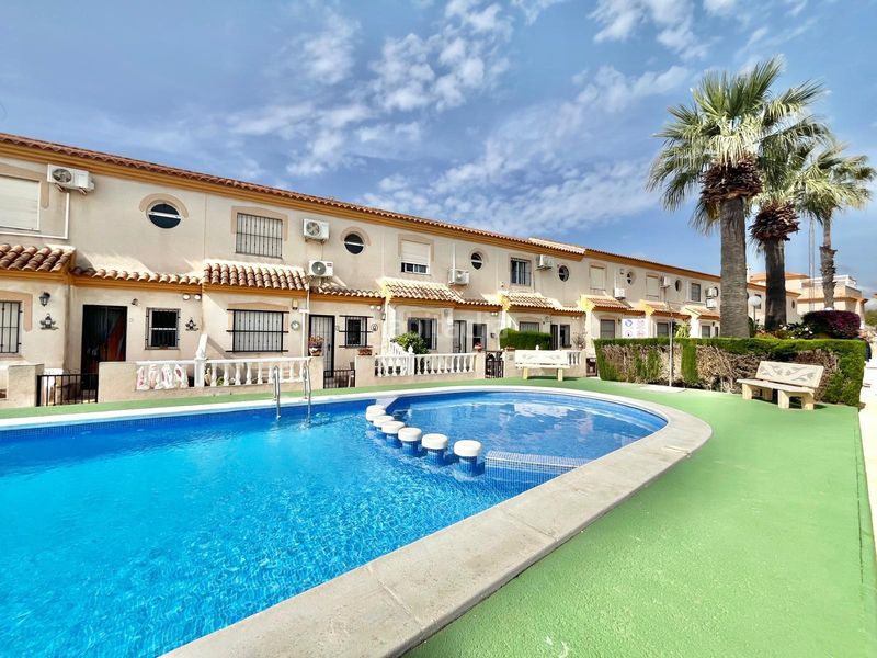 Foto a1589299-c423-4589-9129-8236c2fc539b. Dúplex amb aparcament piscina a Playa Flamenca Orihuela