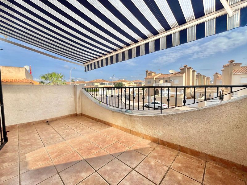 Foto e3ad3416-21c9-402c-b203-352e91a7b776. Dúplex amb aparcament piscina a Playa Flamenca Orihuela